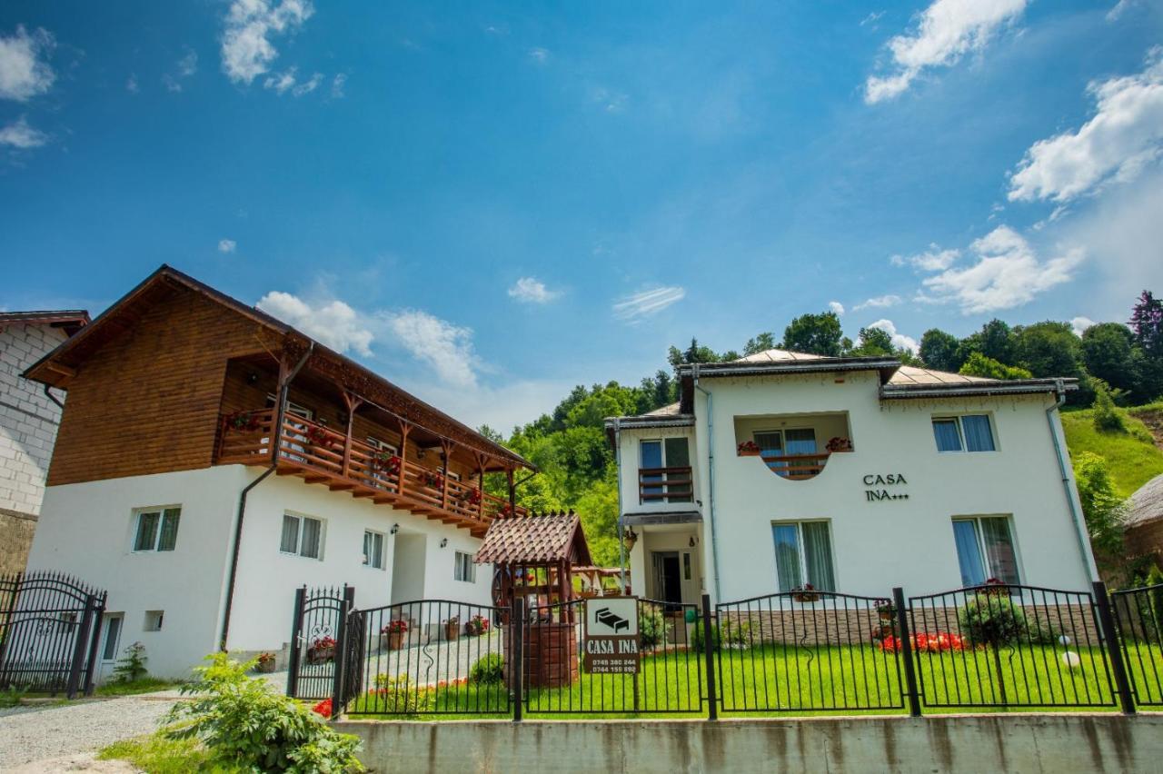 Casa Ina Hotel Moisei Bagian luar foto