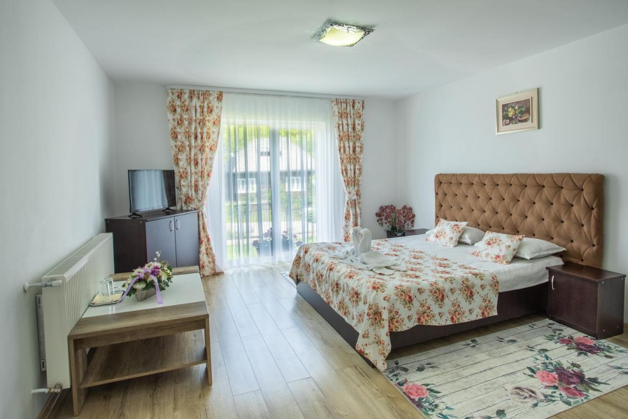 Casa Ina Hotel Moisei Bagian luar foto