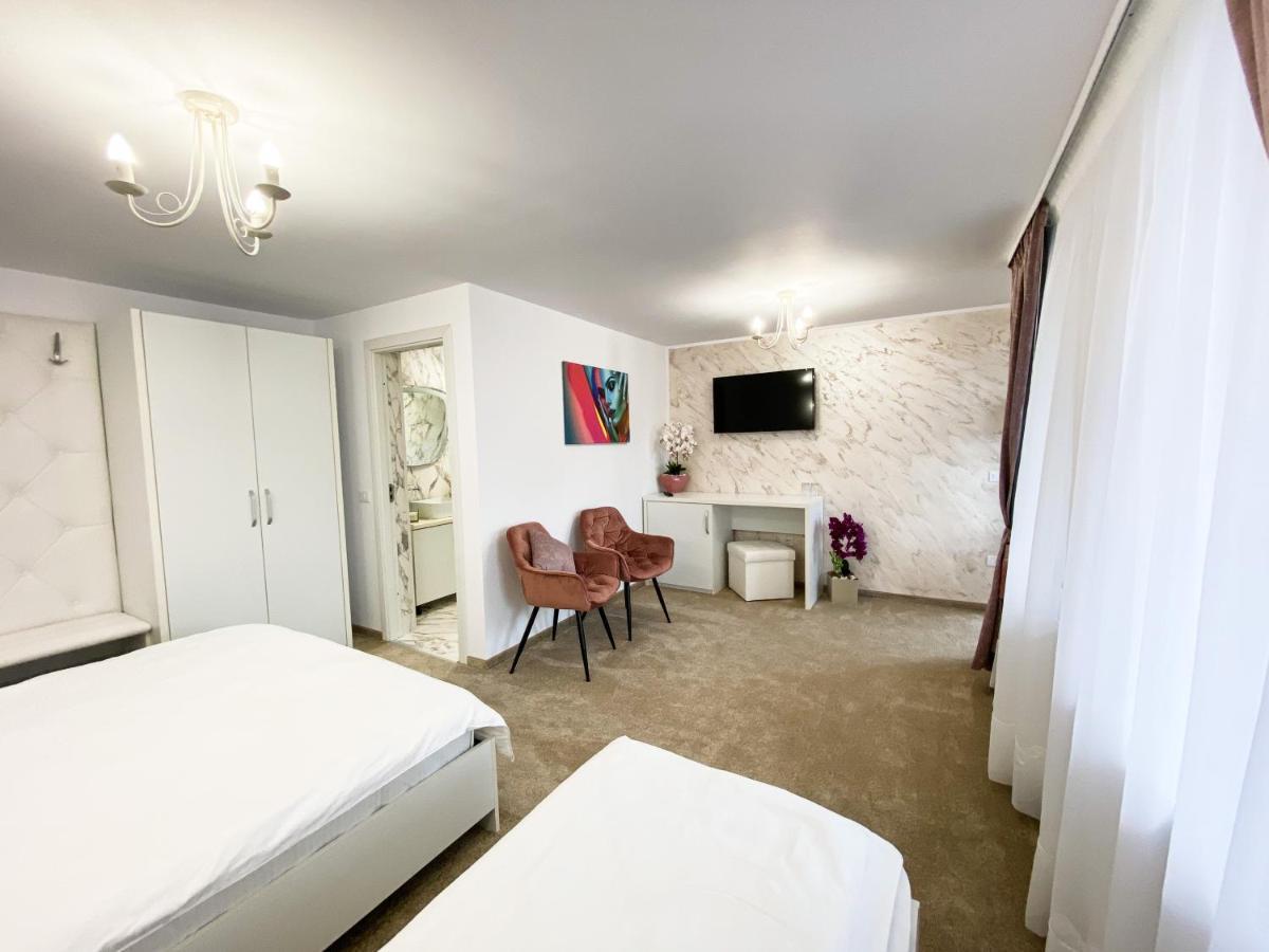 Casa Ina Hotel Moisei Bagian luar foto